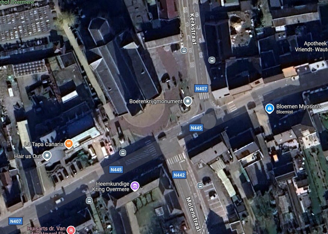 Er is een oplossing in de maak voor deverkeersproblematiek aan kruispunt N445 met de Molenstraat en de Kerkstraat aan Overmere-kerk.