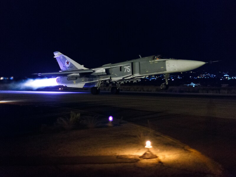 Een Russisch gevechtsvliegtuig stijgt op in Syrië.