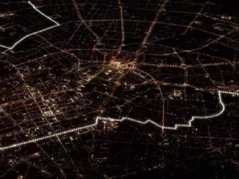 Deze bewerkte foto toont hoe de muur er vanuit de lucht zou uitzien.