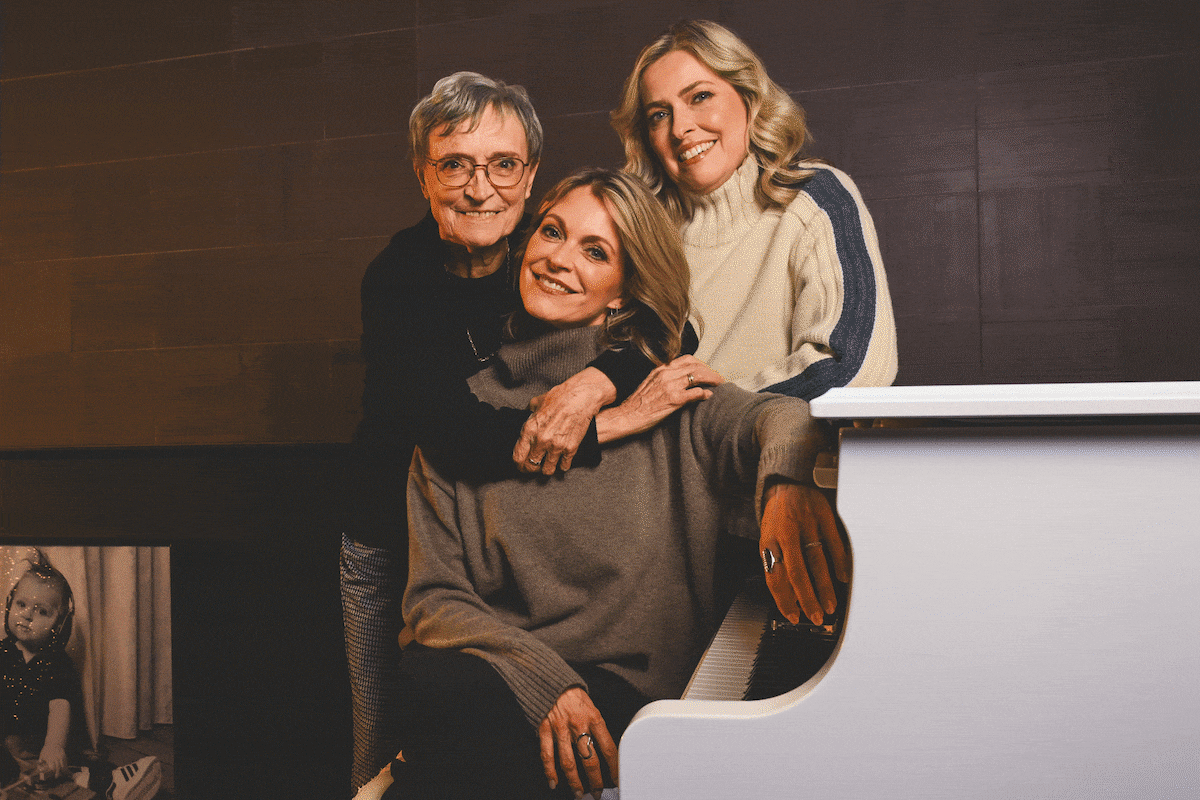 EXCLUSIEF. “Dit mag niet te lang duren of ik wil nooit meer een vent”:  Karen Damen viert voor derde jaar op rij single Kerstmis met mama en zus |  BV | HLN.be