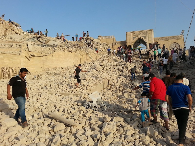 ISIS-strijders hebben donderdag een schrijn van de profeet Jona (Yunus) in Mossoel opgeblazen.