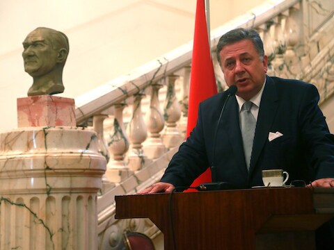 Ambassadeur Huseyin Avni Botsali.