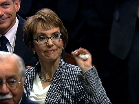Gabrielle Giffords neemt afscheid van het Amerikaanse Congres.