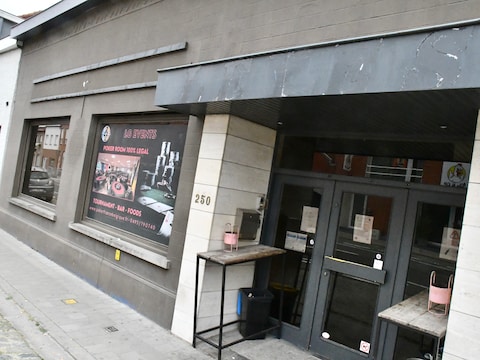 Vier overvallers gingen er in de pokerbar langs de Kortrijkstraat in Wevelgem vandoor met de prijzenpot van 30.000 euro.