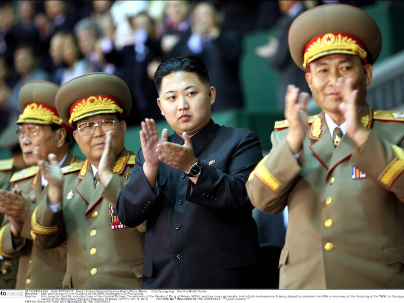 Kim Jong-Un (tweede van rechts) is de huidige leider van Noord-Korea