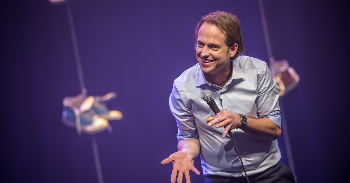 Bas Birker speelt vanavond comedyshow in openlucht aan Oude Pastorij ...