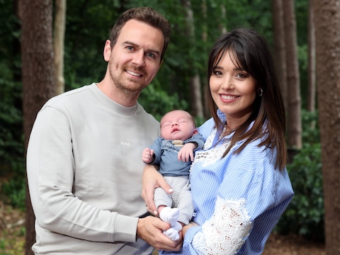 Na miskraam en zwaar ivf-traject genieten Lissa Lewis en Niels nu volop van baby Scott: “Eindelijk kunnen we alles wat er gebeurd is een plaats geven”