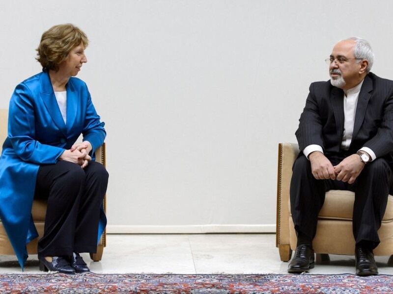 Hoge vertegenwoordiger voor Buitenlandse Zaken van de Europese Unie Catherine Ashton spreekt met de Iraanse minister van Buitenlandse Zaken Javad Zarif.