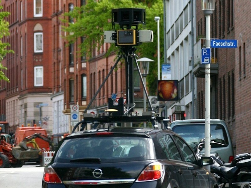 Een auto die opnamen maakt voor Google Street View in 2009 in het Duitse Kiel.