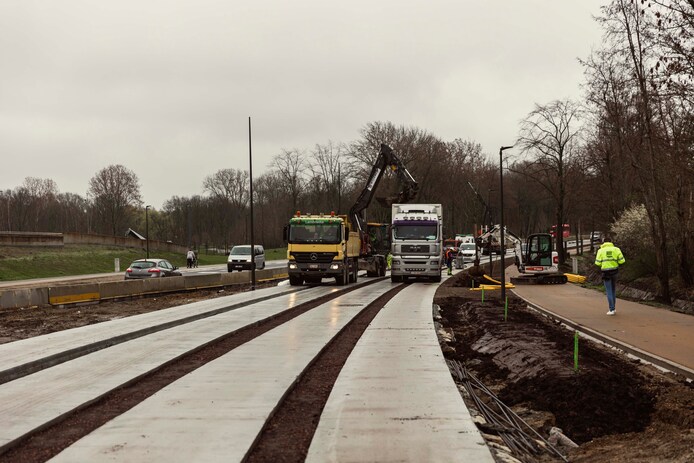 Eerste stuk busbaan tussen Hasselt en Maasmechelen is bijna klaar: “Het ...