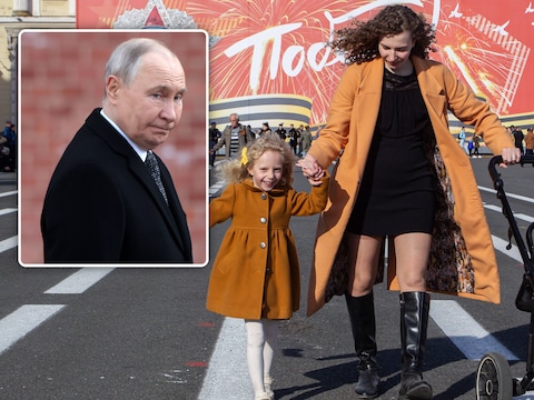 Een Russische vrouw met haar kinderen, zoals het zou moeten volgens Poetin. 