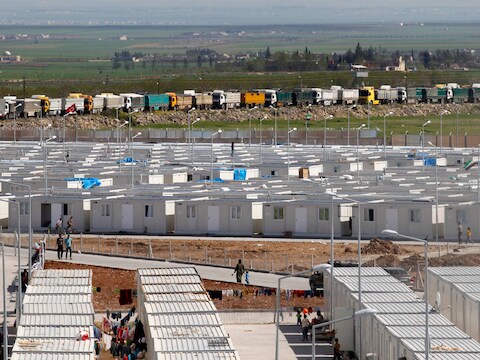 In dit vluchtelingenkamp, bijgenaamd 'Container City', verblijven ruim 9.000 Syriërs.