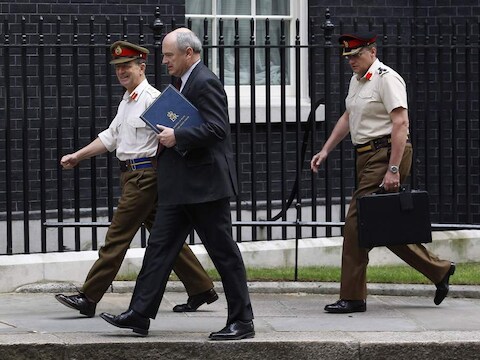 De Britse minister van Defensie Nick Harvey (m).