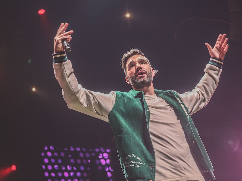“Tot vanmiddag lag ik ziek in bed”: dolgelukkige Metejoor wint ‘Hit van het jaar Nationaal’ tijdens Q-Pop