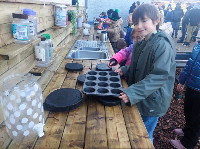roba modderkeuken voor kinderen in huisvorm - Functionele outdoor speelkeuken incl. accessoires voor meisjes & jongens - FSC-gecertificeerd massief hout - Grijs gelakt