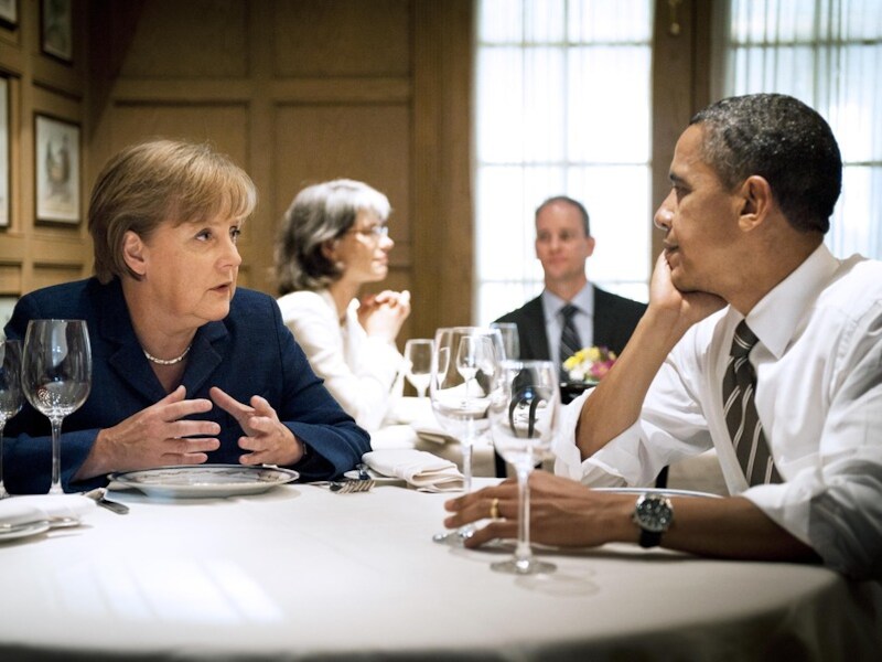Barack Obama at met Angela Merkel tijdens een zeldzaam staatsbanket, het eerste met een Europese leider.