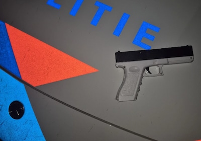 Nederlandse agent trekt dienstwapen om nepvuurwapen dat waterpistool blijkt