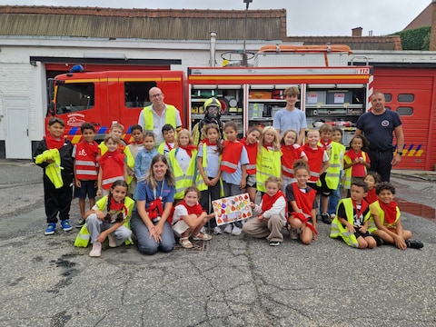 De verschillende groepjes kinderen van de zomerschool mogen deze week in de namiddag op bezoek bij de brandweerkazerne van Ronse.