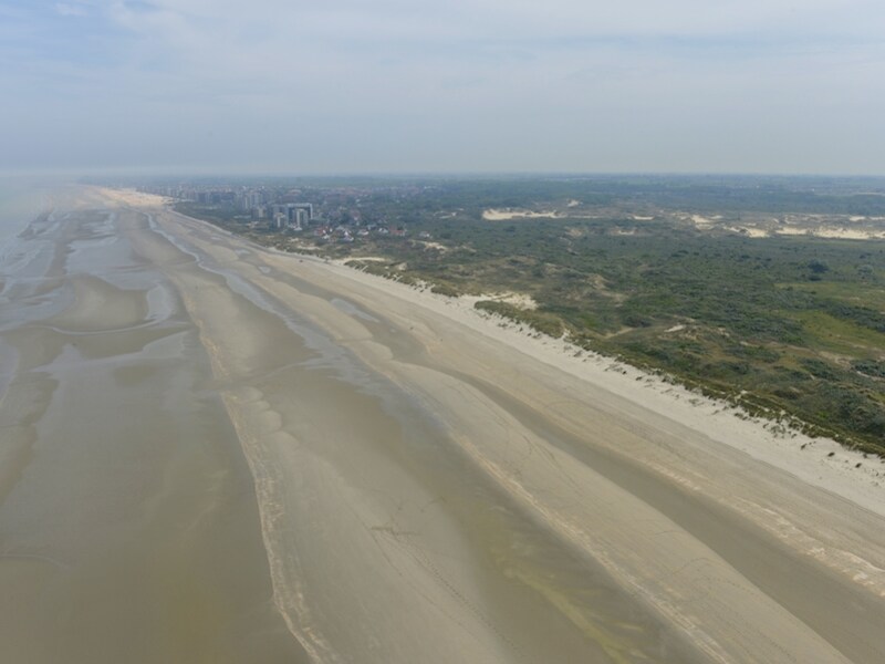 De kustlijn van De Panne.