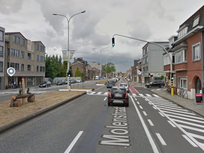 Het ongeval gebeurde in de Molenstraat in Eeklo, ter hoogte van frituur Den Beir.