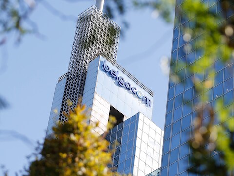De routers bij Belgacom-dochter BICS schoonmaken blijkt moeilijker dan gedacht, volgens De Tijd.