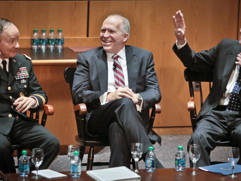 Vlnr: Generaal Keith Alexander (directeur NSA), John O. Brennan (directeur CIA), Robert S. Mueller (directeur FBI)