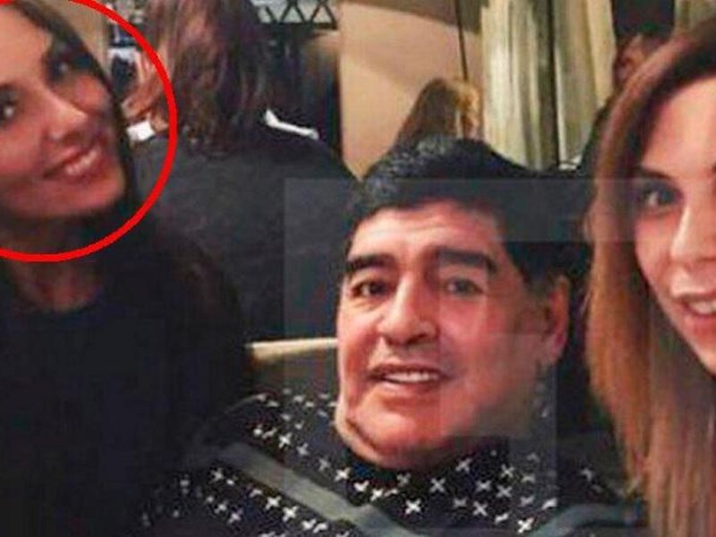 Fraaie Russische journaliste beschuldigt Maradona van seksuele intimidatie