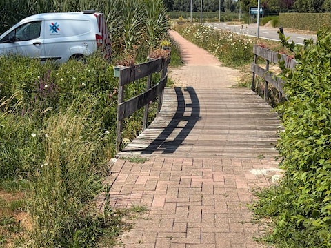 Het fietspad Oude Heirbaan is afgesloten wegens de slechte staat van het brugdek.