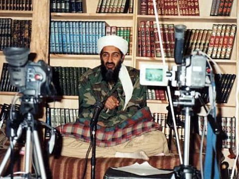 Osama Bin Laden wou zichzelf een intellectueel imago aanmeten. Daarom zat hij vaak voor een kast vol met boeken tijdens zijn mededelingen.