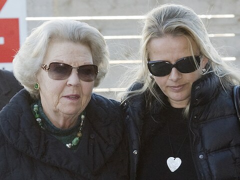 Koningin Beatrix met haar schoondochter Mabel.