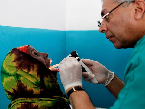 Artsen aan het werk in Mogadishu (archiefbeeld).