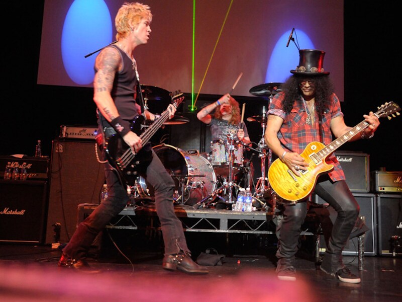 Duff McKagan, Steven Adler en Slash voegen zich opnieuw bij Axl Rose.