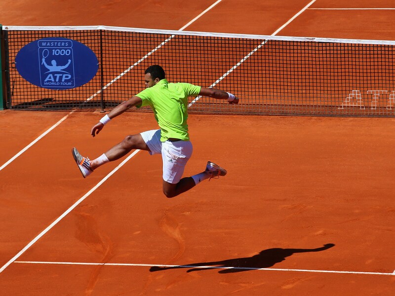 Tsonga viert zijn 29e verjaardag met een zege in Monte Carlo.