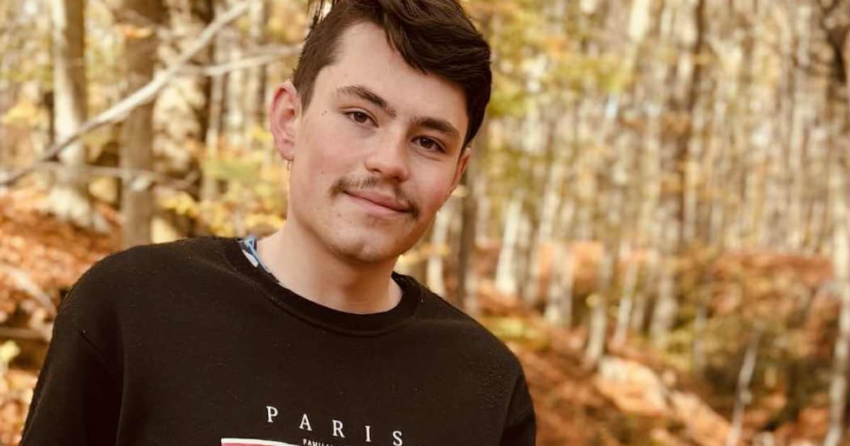 Goran (21) vertelt over zijn gevecht met angst- en paniekaanvallen in eerste boek: “Ik hoop dat mijn