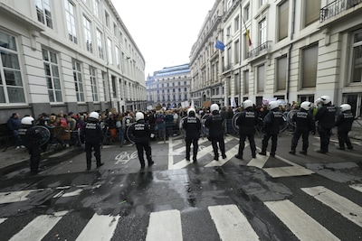 Onderzoek geopend naar gedrag politieagenten in Brussel tijdens protest Franstalig onderwijs