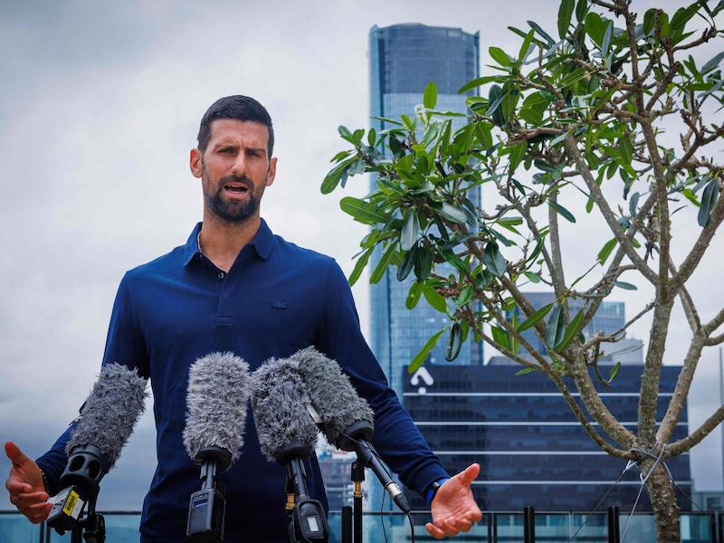 Ook Djokovic uit ongenoegen over dopingzaken Sinner en Swiatek: “Komt het door hun positie op ranking?”