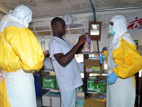 Medewerkers van Artsen Zonder Grenzen in een ziekenhuis in Nigeria