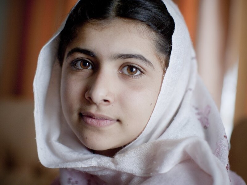 Malala Yousafzai, hier op een foto uit 2009, werd in oktober door de taliban in het hoofd geschoten omdat ze opkwam voor het recht op studeren voor meisjes.