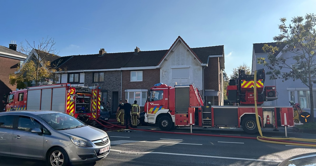 Dak flink beschadigd nadat brand uitbreekt in isolatiemateriaal aan Boterlaarbaan