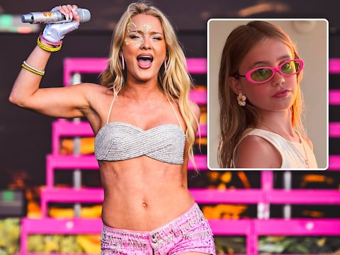 Zara Larsson tijdens haar optreden op Pukkelpop. Sia (inzet) wilde maar wat graag met haar idool op het podium, maar het mocht niet zijn.