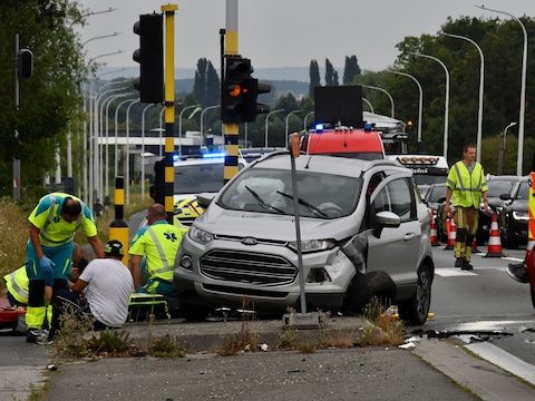 Zwaar ongeval op het kruispunt van de Rijksweg met de Hulstemolenstraat in Lendelede.