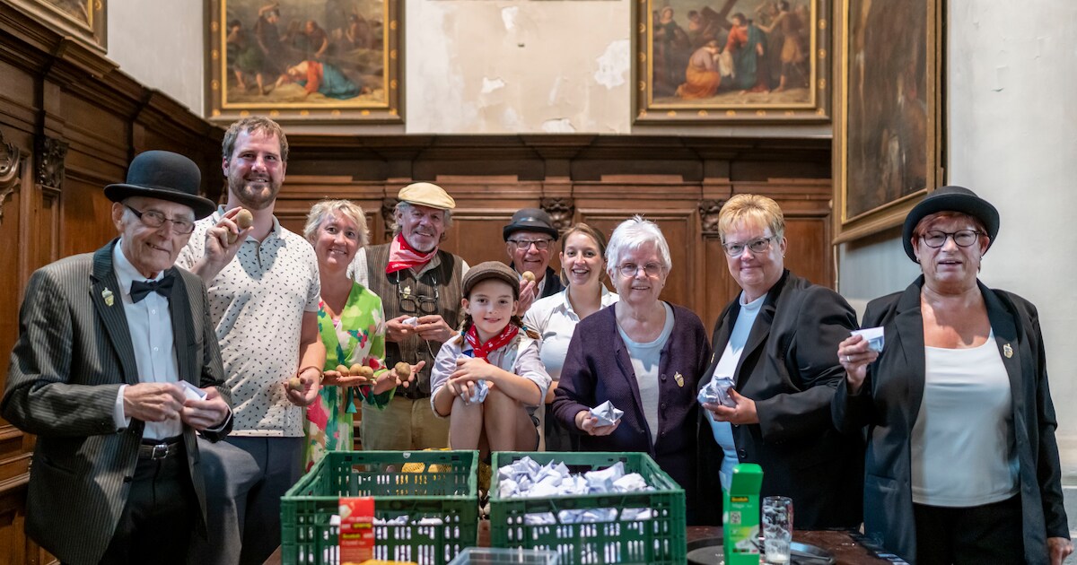 Feestcommissie en Petatje in laatste rechte lijn richting kermis en ...