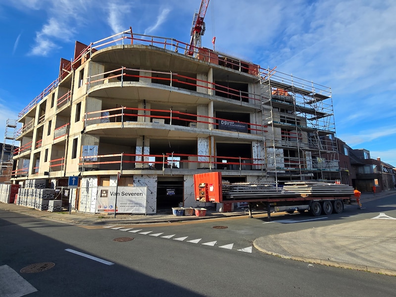 Het appartement op de kop van de Oostmolenstraat en de spoorweg.