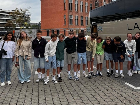 De jongeren bij hun vertrek in Maldegem.