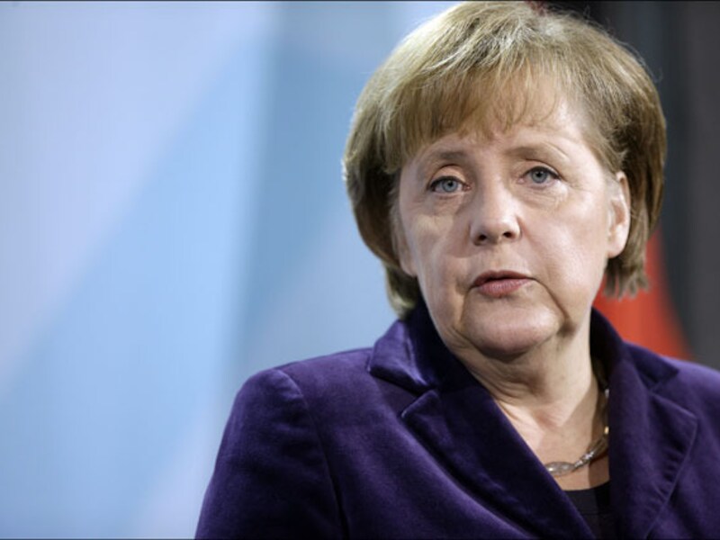 Vraag is of Merkel wakker ligt van de kritiek op de 'hamburgerjobs'.