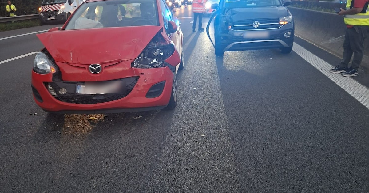 Drie voertuigen betrokken bij aanrijding op E40 | Regio | HLN.be