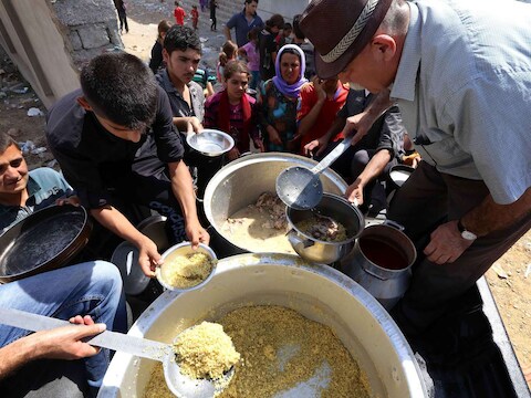 Yezidi's die het geweld in Sinjar ontvlucht zijn.