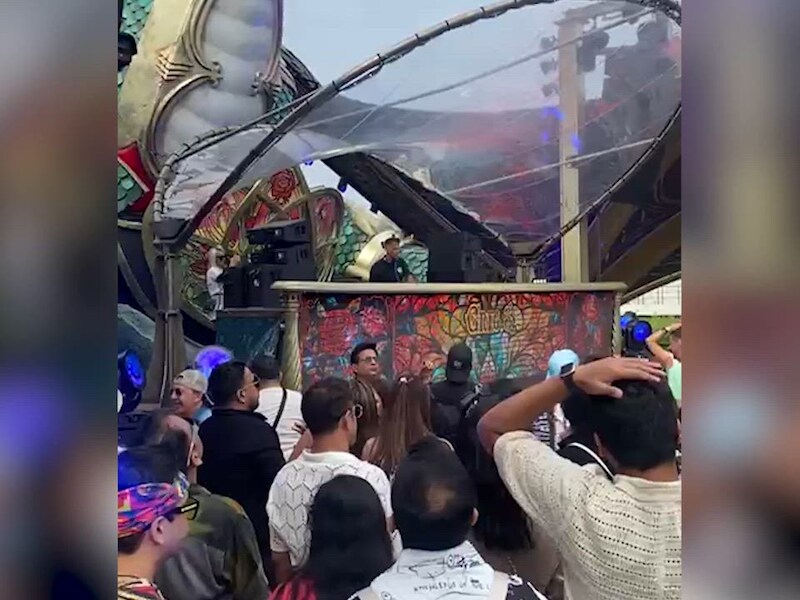 KIJK. Eventjes paniek tijdens set Greg S op Tomorrowland: is dat een razzia?