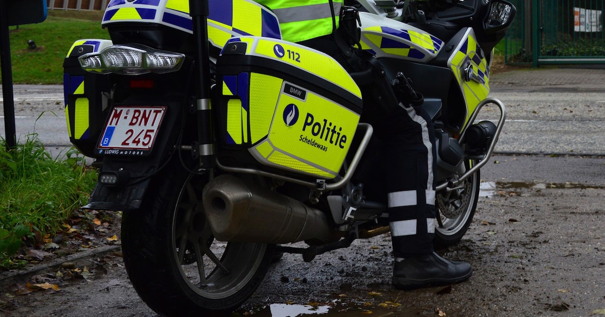 Dronken bestuurder rijdt gevel aan in Leurshoek