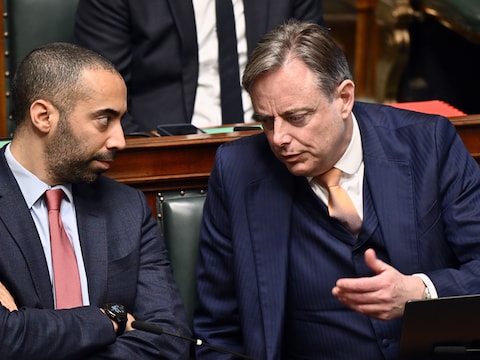 CD&V-voorzitter Sammy Mahdi en Premier Bart De Wever (N-VA), in maart 2025. Vorige zomer raakte hun relatie zwaar verstoord door de discussie over de Gaza-oorlog.